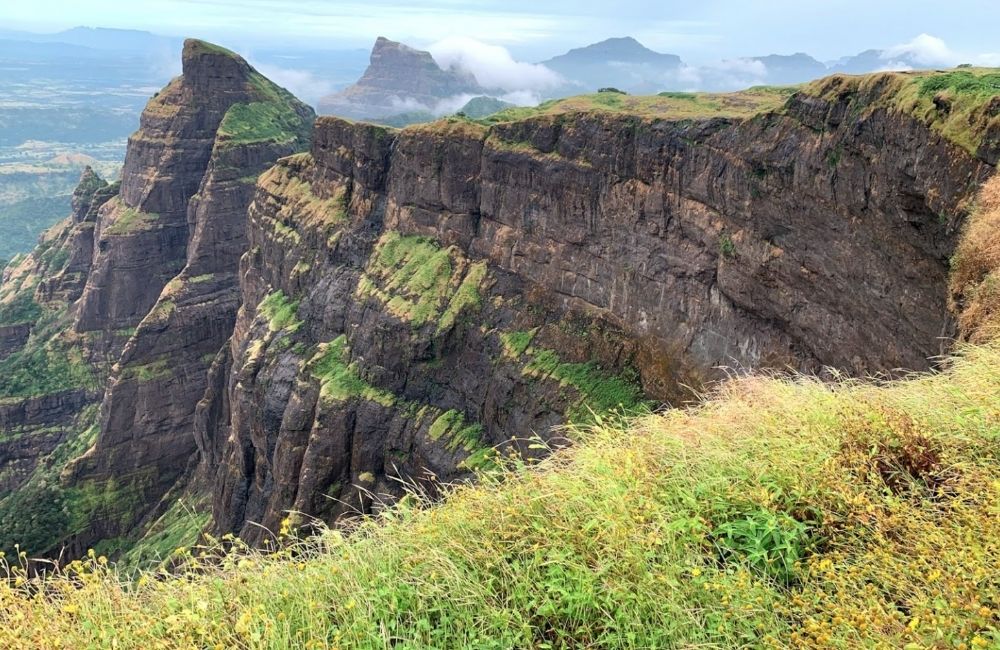 Top Igatpuri Trekking Places To Visit This Weekend Harischandragad