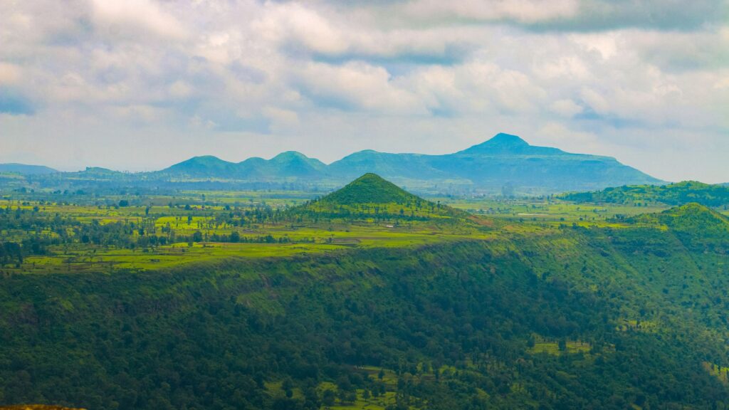 Igatpuri or Saputara: Which is best? saputara mountains