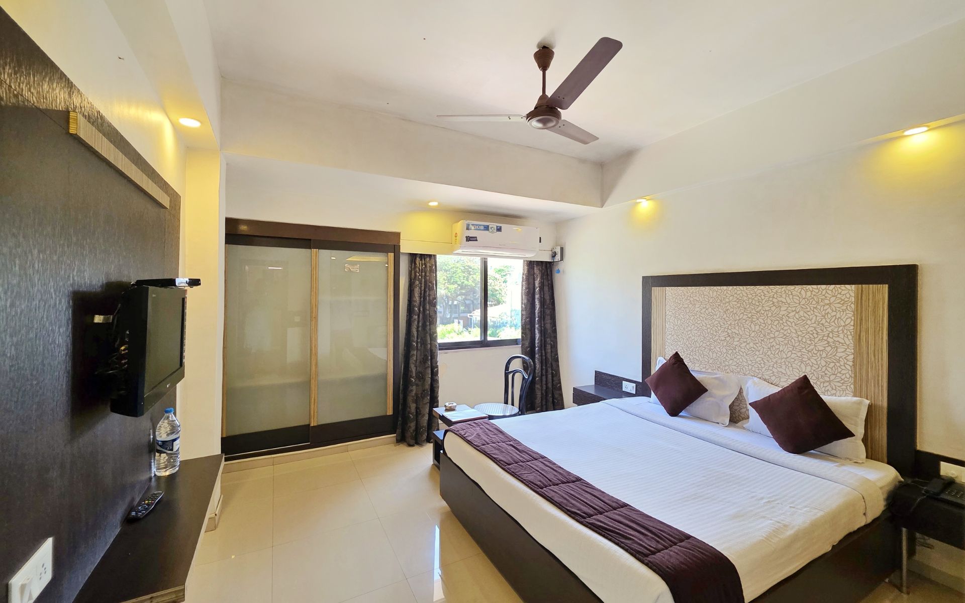 Deluxe AC Room at Hotel Ashwin Igatpuri